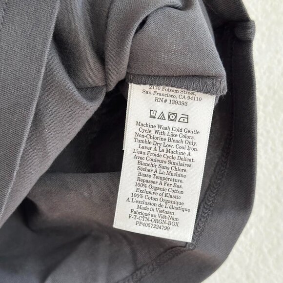 Everlane The Box Cut Tee in Essential Cotton in Graphite, Size X-Small - Picture 7 of 8